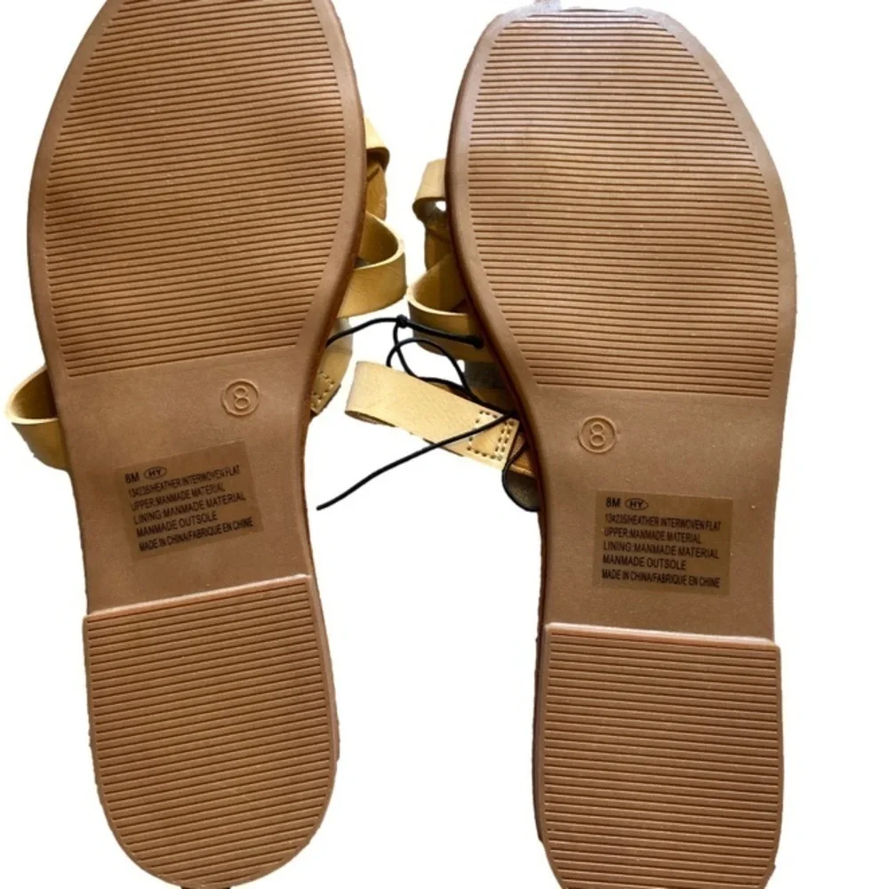 Nwot Maurice’s sandals